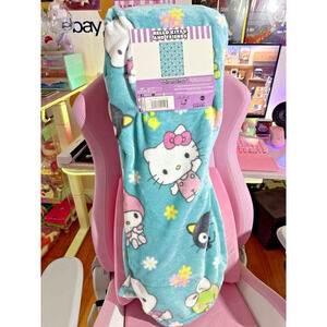 Hello Kitty & Friends Throw Blanket Silk Touch 50x70 Playful Posies 2025 Sanrio